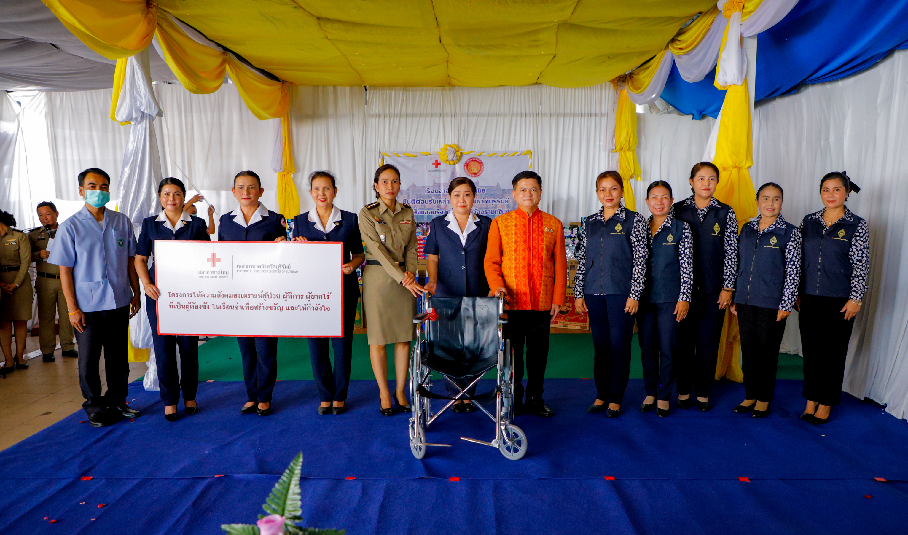 ผู้ว่าฯบุรีรัมย์ พร้อมด้วยนายกเหล่ากาชาด มอบสิ่งของบริจาคจำเป็นให้ผู้ต้องราชทัณฑ์ เรือนจำบุรีรัมย์