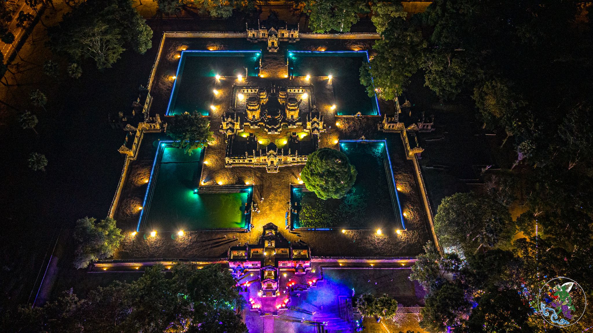 จังหวัดบุรีรัมย์ จัดงานประเพณีลอยกระทงบนความเชื่อและศรัทธา  "บารายศรัทธา สมมาสายน้ำ ปราสาทเมืองต่ำ น้อมนำบูชา" ประจำปี 2567 ที่สระน้ำโบราณปราสาทเมืองต่ำ อายุกว่า 1,000 ปี